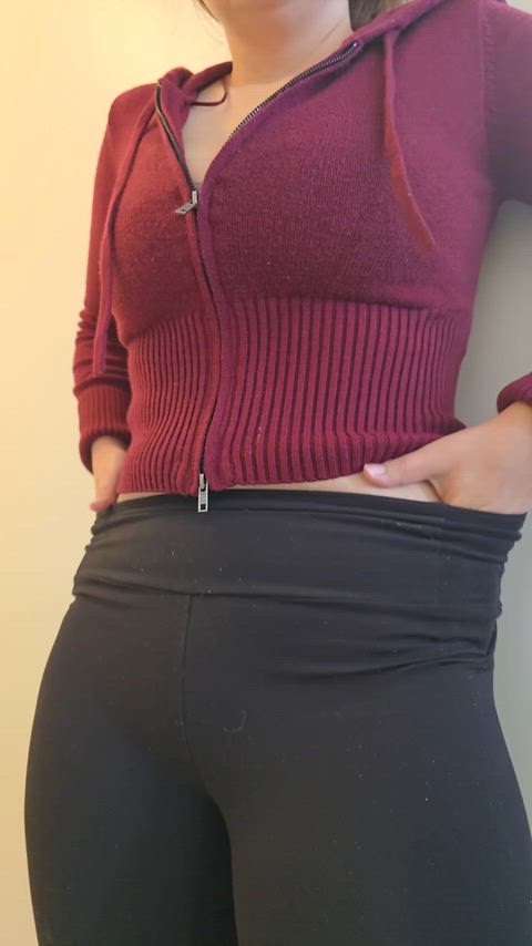 I love how it feels to go without panties under my leggings