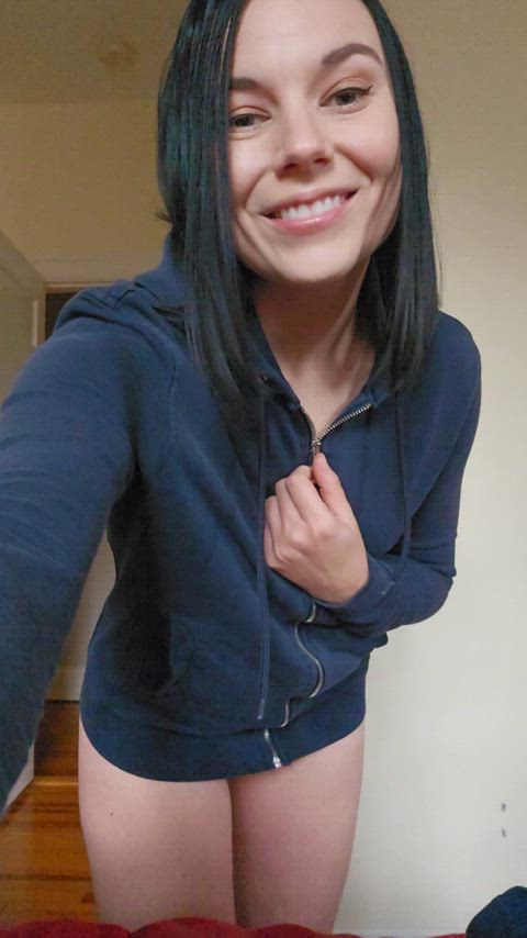 The easiest striptease: one zip
