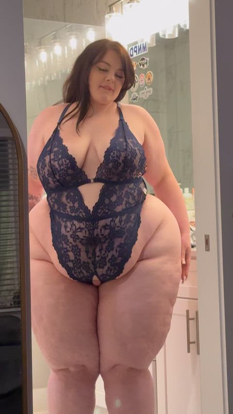 SSBBW girls in lingerie looks sexy AF, do you agree?
