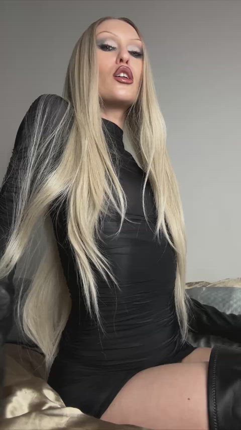 Closer, bolder, more intimate — her OnlyFans 🔥 thumbnail