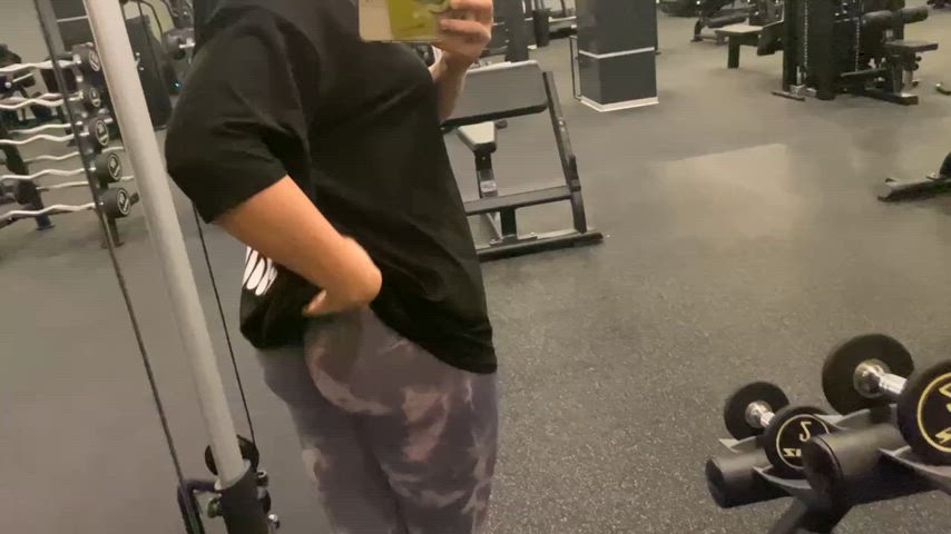 I like to show off my leggings in the gym
