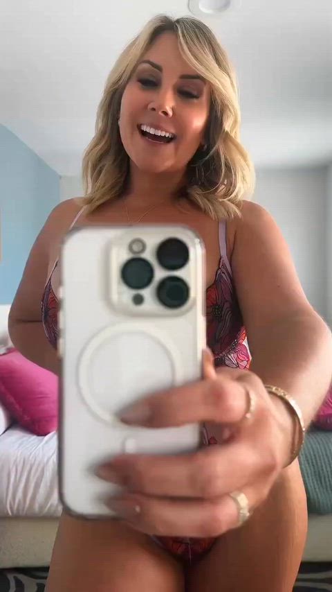 Big tits mommy wanna show her new onepiece bikini