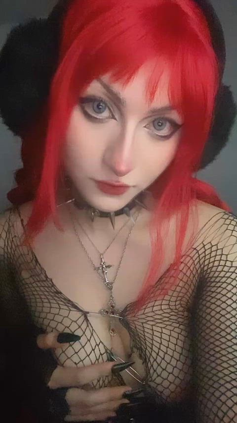 Redhaired gothy at your service daddy