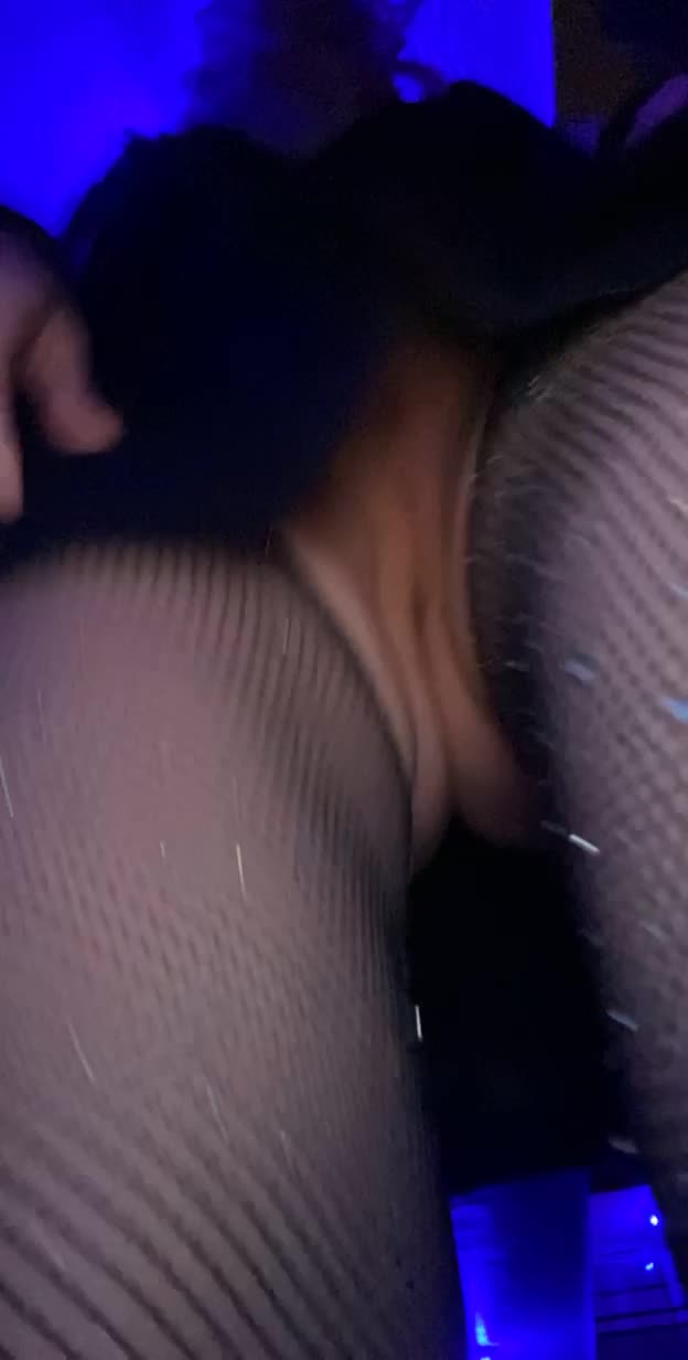 On the way to a pantyless dinner