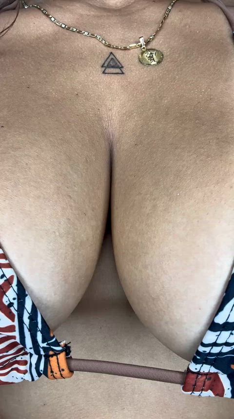 "Heaven-sent teen ass glowing under halos of lust – this angelic Latina curve needs your unholy likes and filthy confessions 💦👼 Drop a 😈 if you’d corrupt me