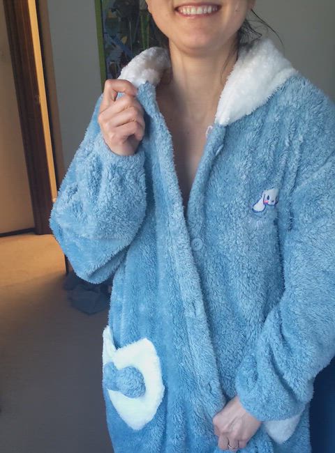 Taking off my fuzzy robe ... how will I stay warm (47f)