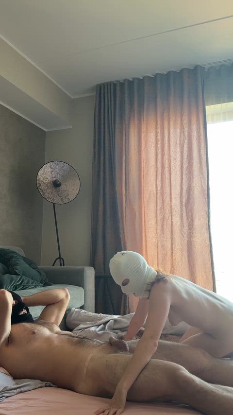 Who else loves to receive a blowie before they start their day