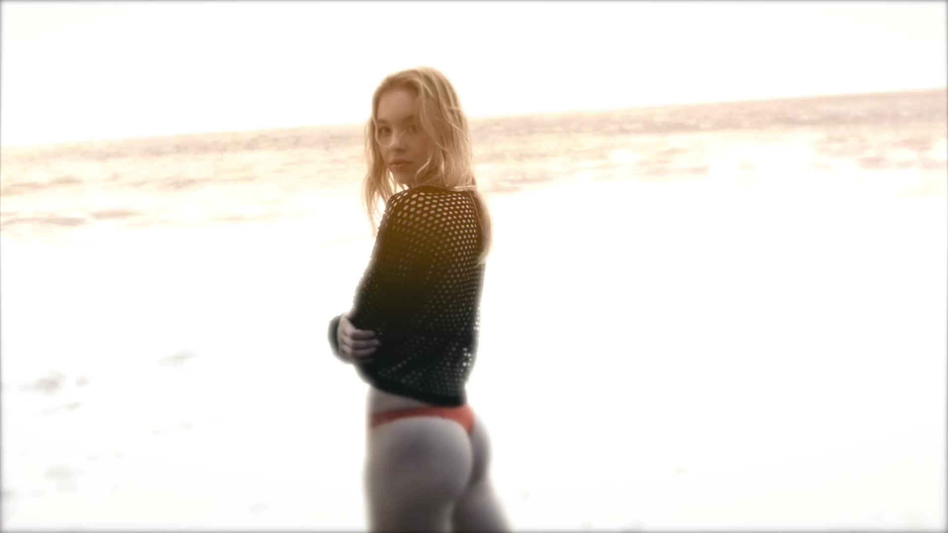 Sydney Sweeney thong plot