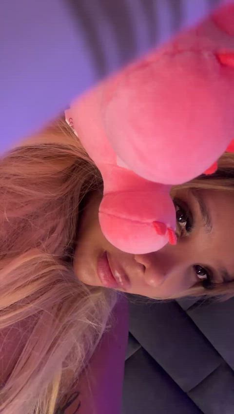 Does this body make your heart race, or is it just me?