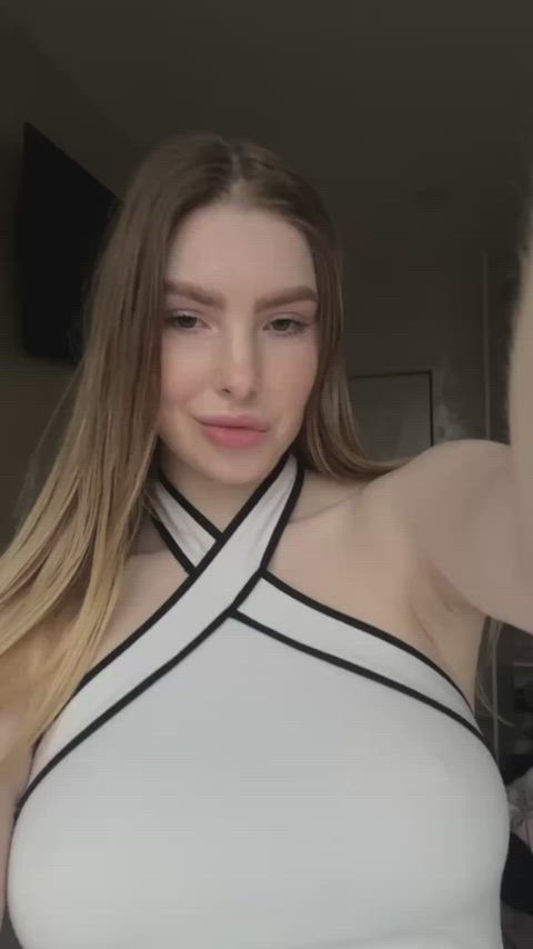 Hello from under the skirt :)