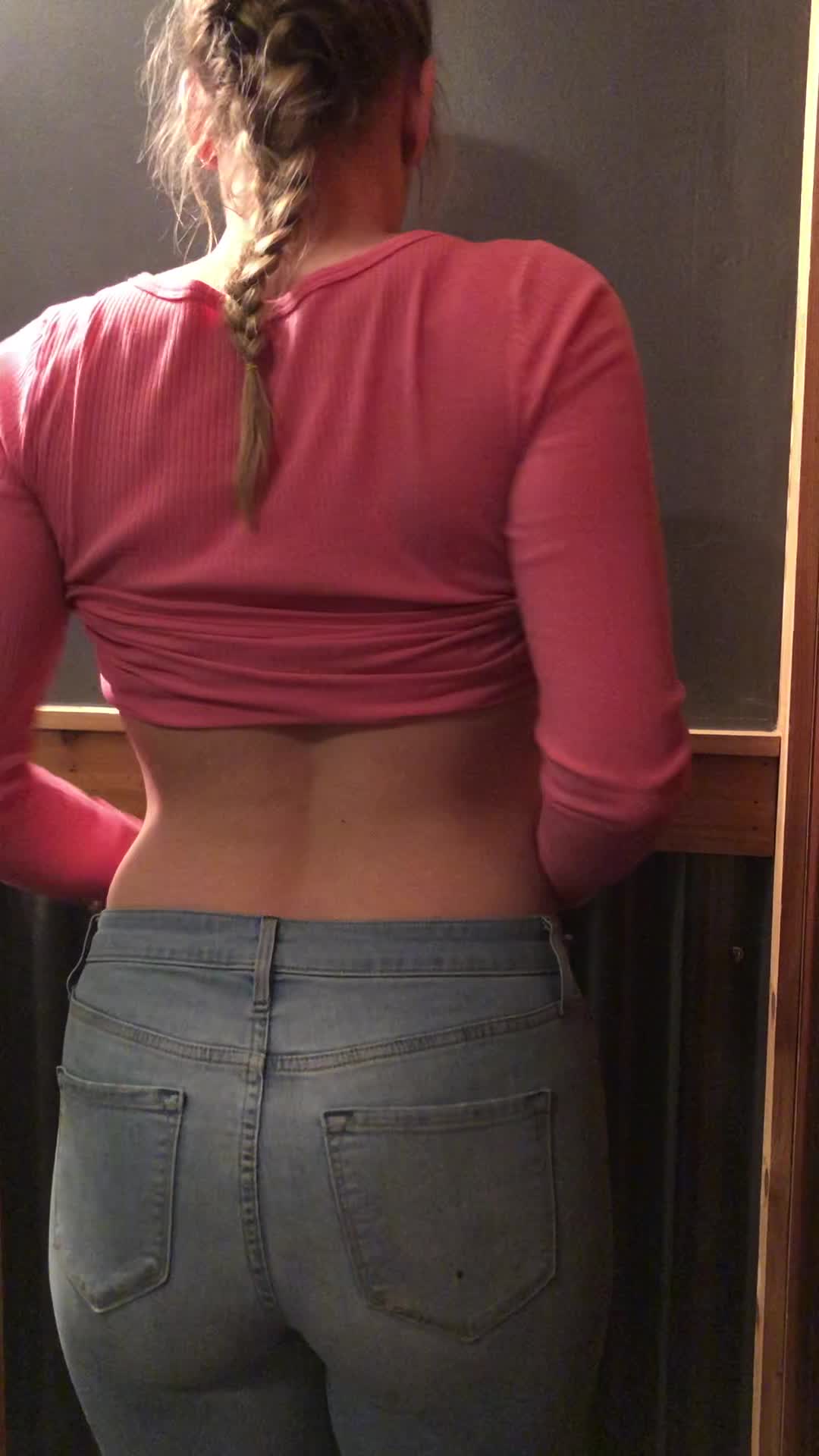 Peeling for you while I’m at work 😏
