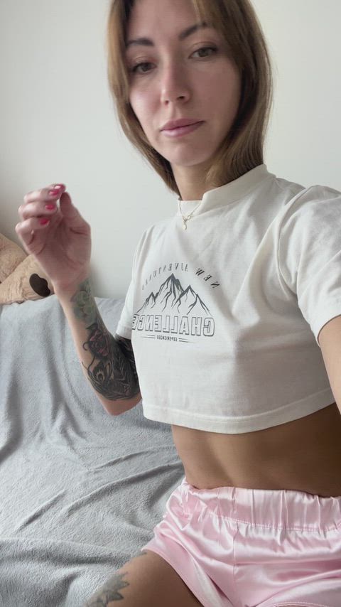 No one’s home, finally I can take off my clothes. Hope my husband doesn’t find out