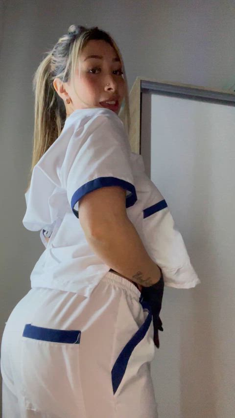 Do my scrubs make me look irresistible?