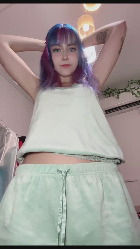 Front says hi baby… back says come wreck me