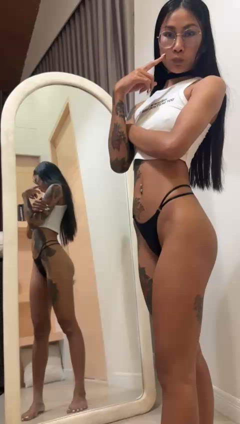 Miroir, miroir… c’est qui la plus grosse salope du pays?