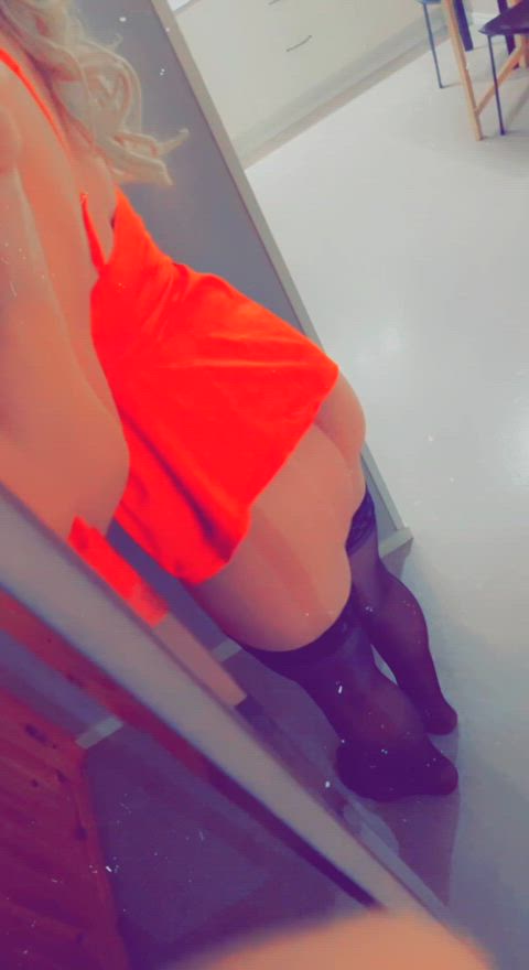 Does my butt look fuckable?🙈