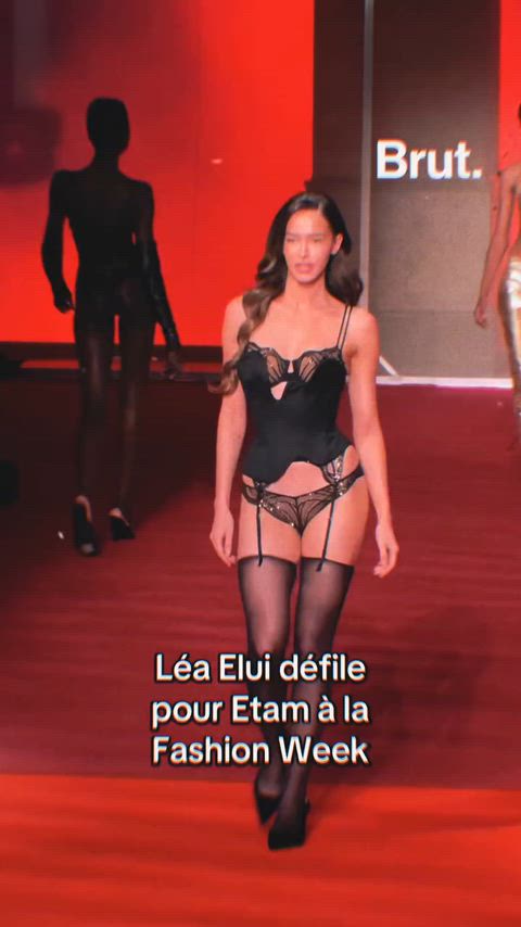 Another angle of Lea 🍑