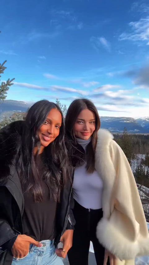 Miranda & Jasmine ❄️