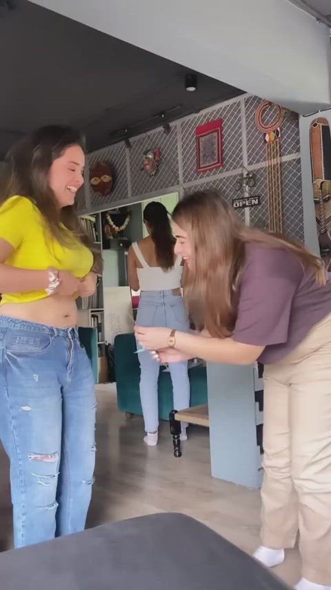 Simran dhanwani navel