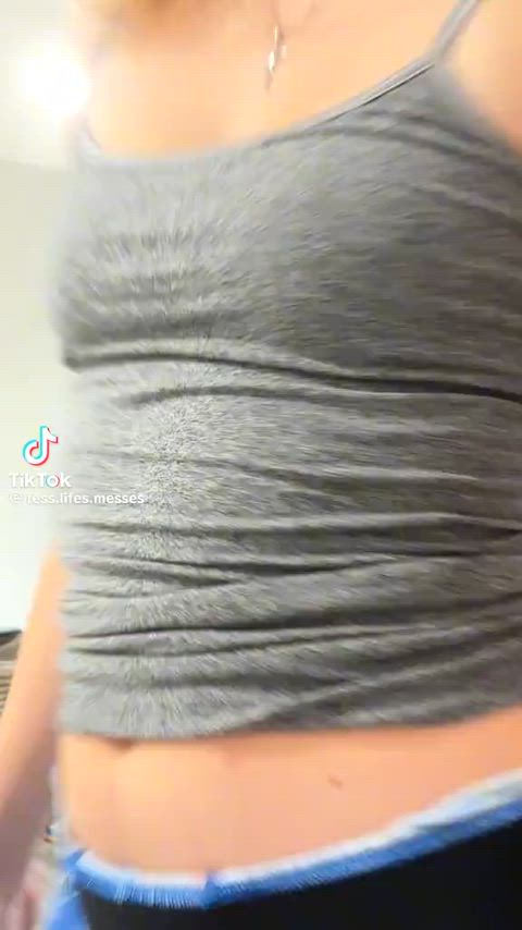 @tess.lifes.messes