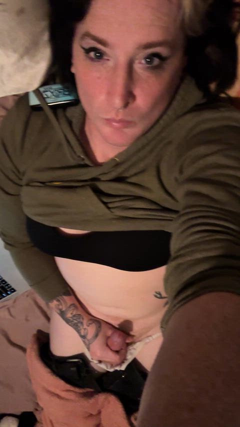 my hands have a mind of their own I can’t stop 😭