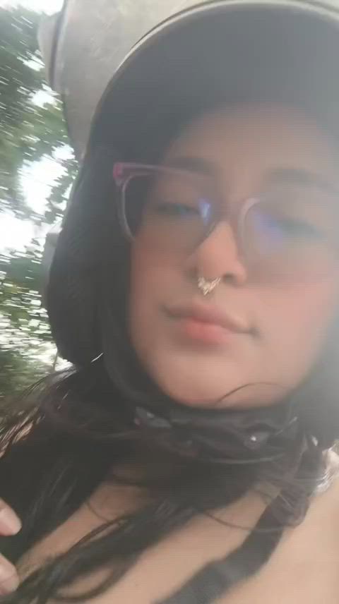 Motorbike ride, boobs out 😇