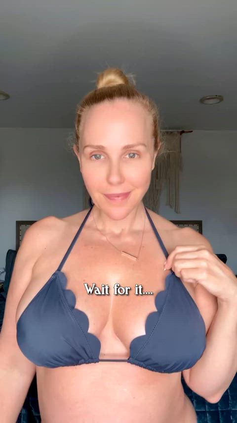 19honeysuckle 60fps Blonde Cougar MILF cumslut flexing milfnhoney r/onlypornnsfw r/sph Porn GIF by lustraluxe