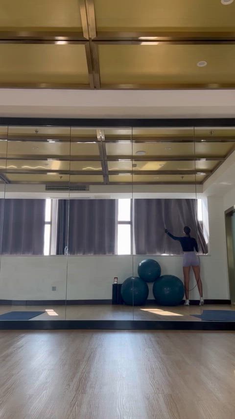 who wants to meet me at the gym