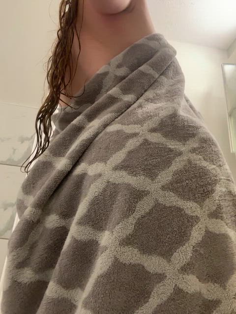 Just getting out of the shower…wanna make this phat ass milf messy again? 💦💦💦