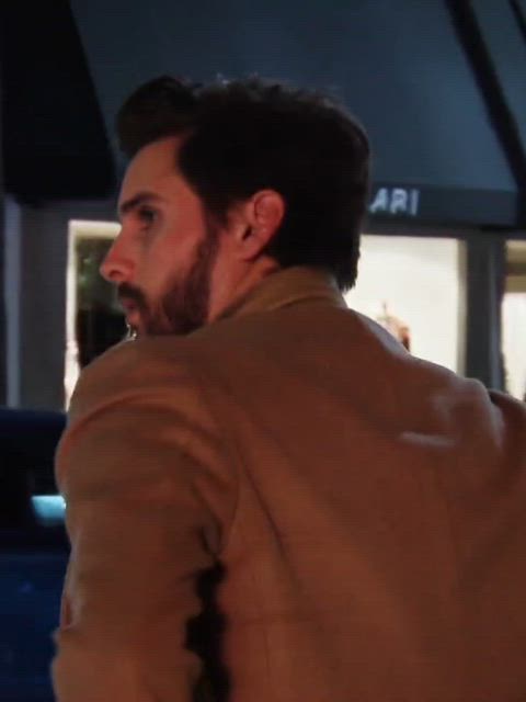 Kim's huge cleavage in S10