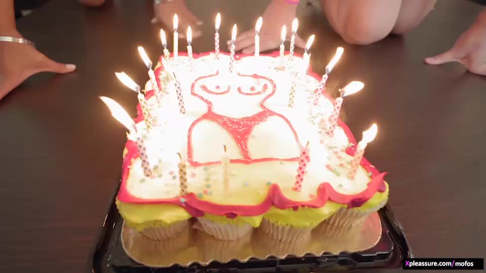 Kendra Spade & Kenzie Taylor - Blowin Out The Birthday Candles