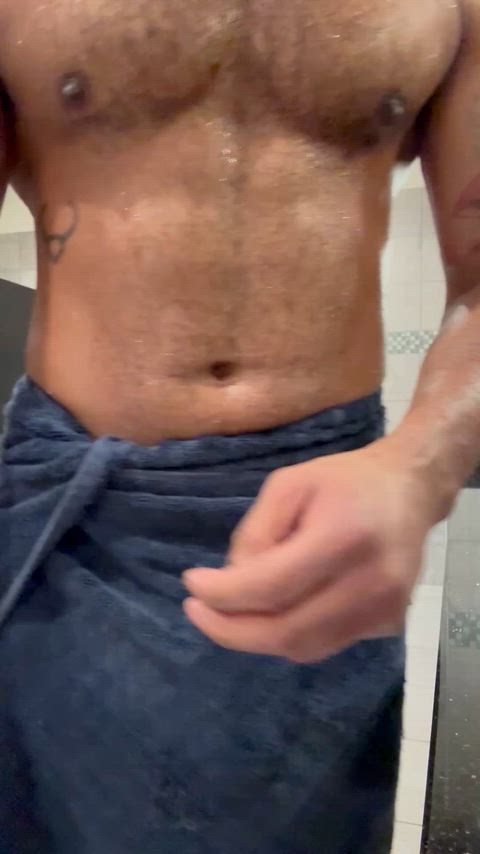 Drying off after my shower 🫢