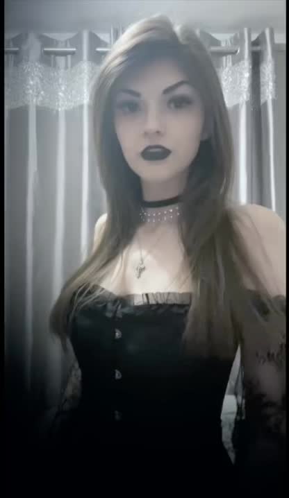 Ever wondered what it would be like to take a vampire home...? Well, now you know. 🦇🕸