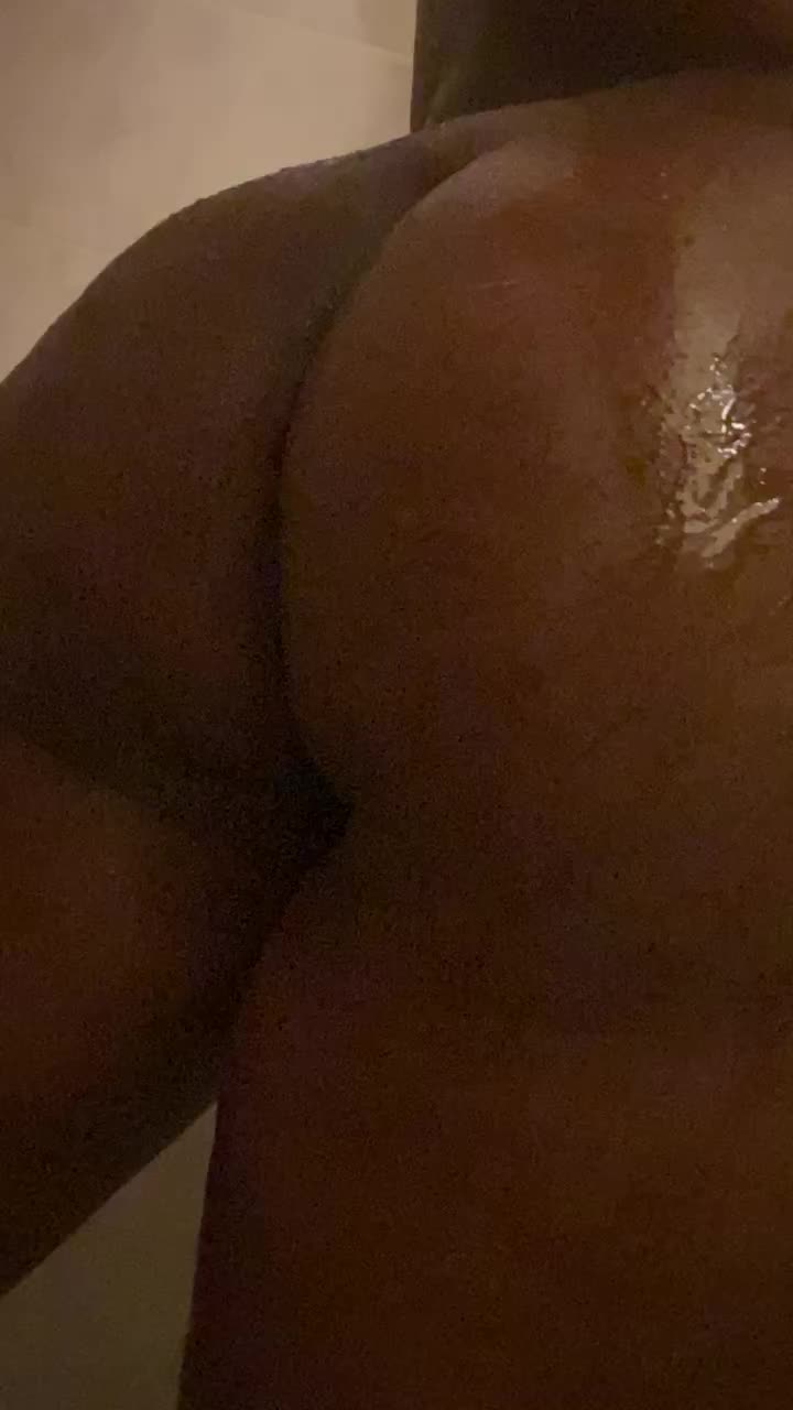 Shower buddy needed 🥺😡