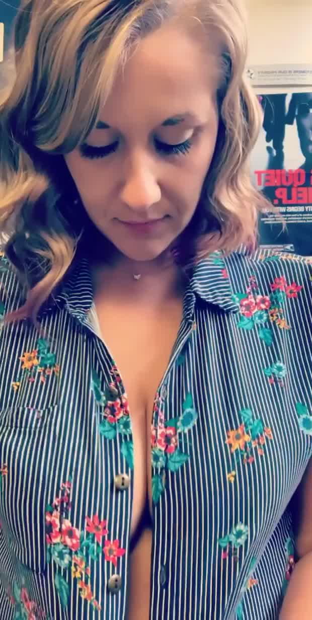 Big milfy breasts to cum for
