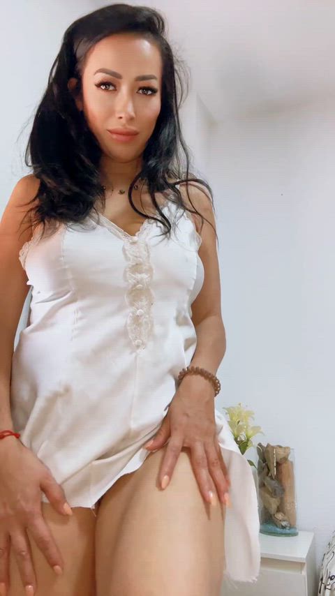 I need a friend who can eat and leave my pussy squirting