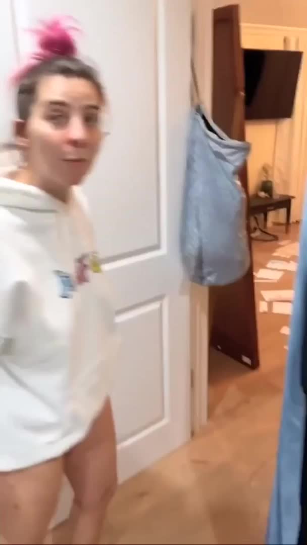 Gabbie Hanna Twerking In Booty Shorts