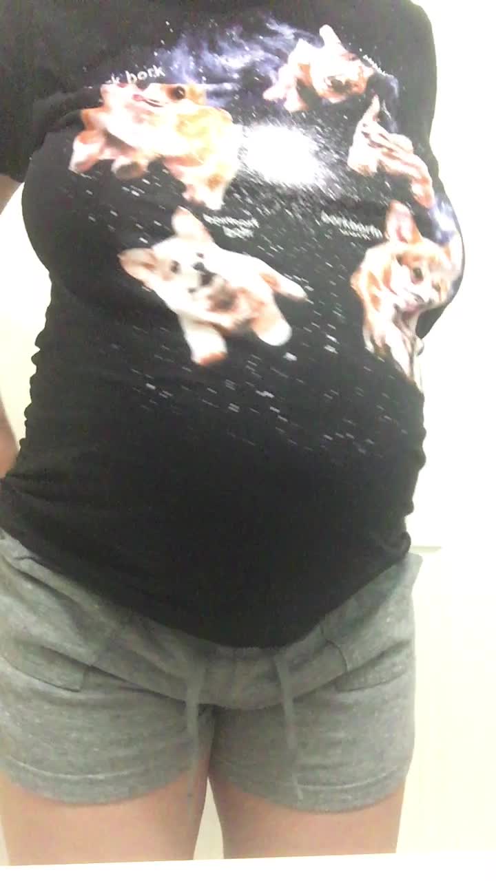 39 weeks pregnant! Selling lots of preggo content