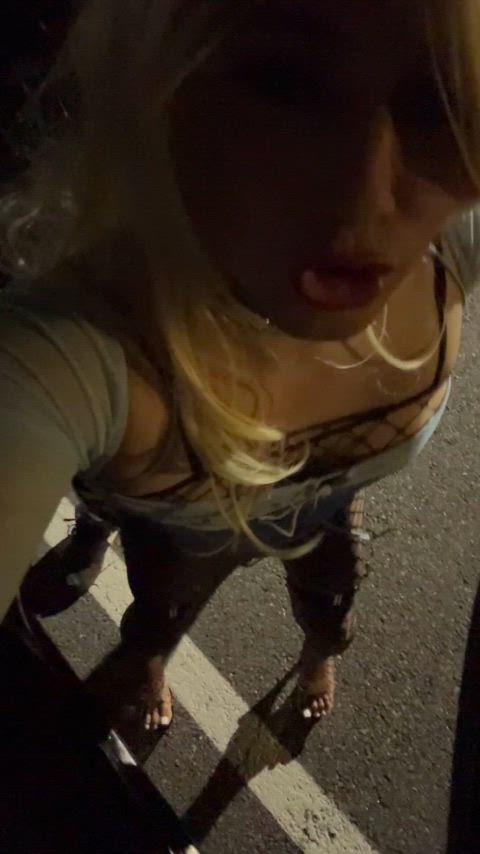 Taking his creamy black dick in the parking lot is always fun 🍆🥵