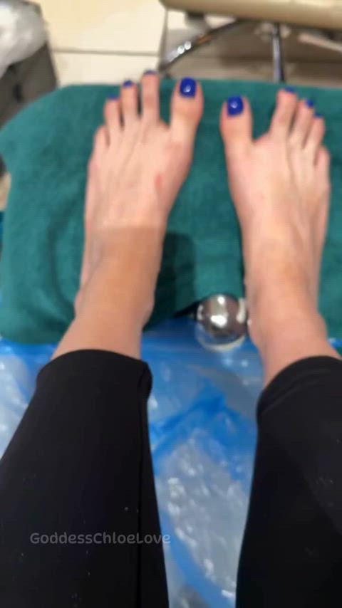 Love it when betas pay for my pedis 💅🏻