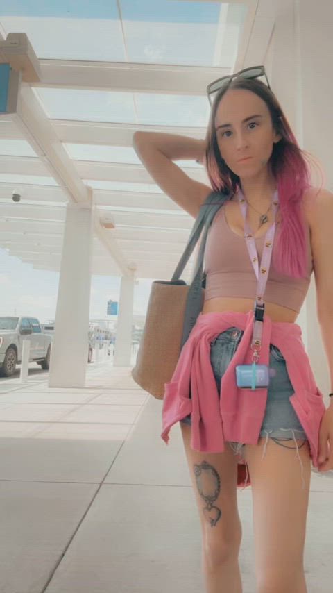 Flashing my tits to everyone at the airport while waiting for my ride