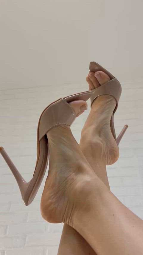 Me new shoes dangling… thumbnail