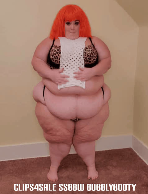 Idk why the gif is so glitchy! I keep remaking it but idk anyways I dressed up like leeloo! Made a clip of me trying on this outfit..do you think it's going to fit?