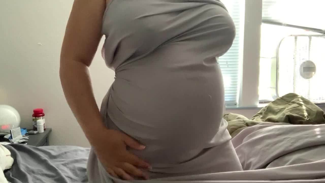 I’m obsessed with how amazing the sheets feel against my swollen breasts and belly 🤤