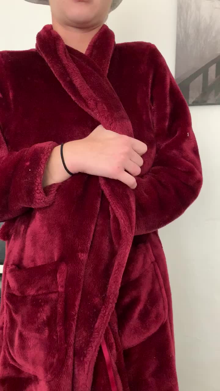 Pants down 👖 Hands up 🙌 This is a robe-ery 🔫