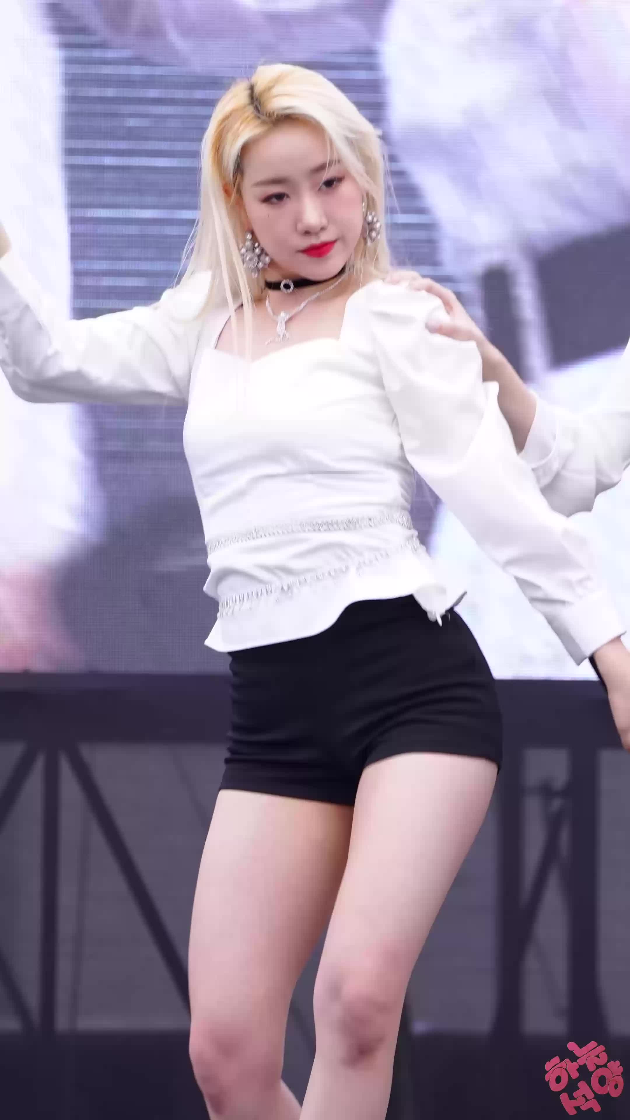 GAEUL - Tight body.
