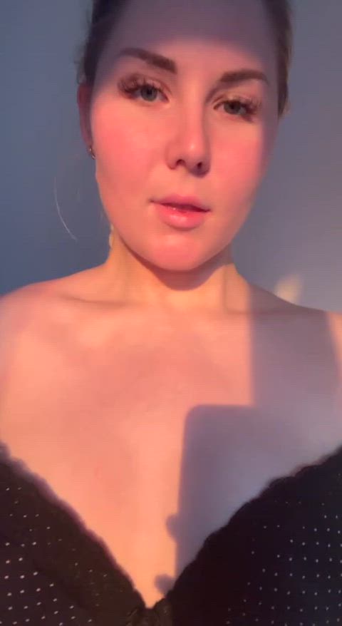 skulle du vilja komma och suga på mina bröstvårtor