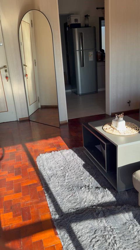 Wird dein Schwanz hart, wenn er meinen Arsch so sieht?