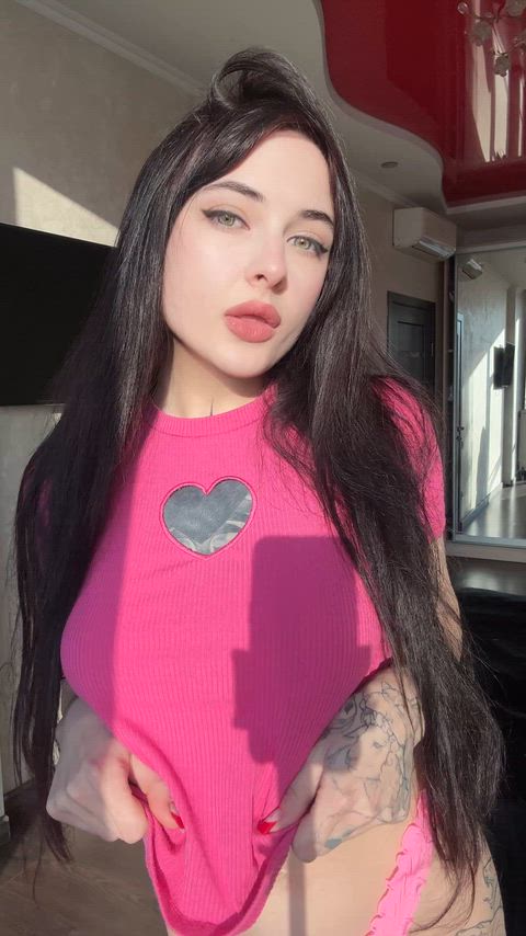 I'm just a goth slut who likes to show her tits