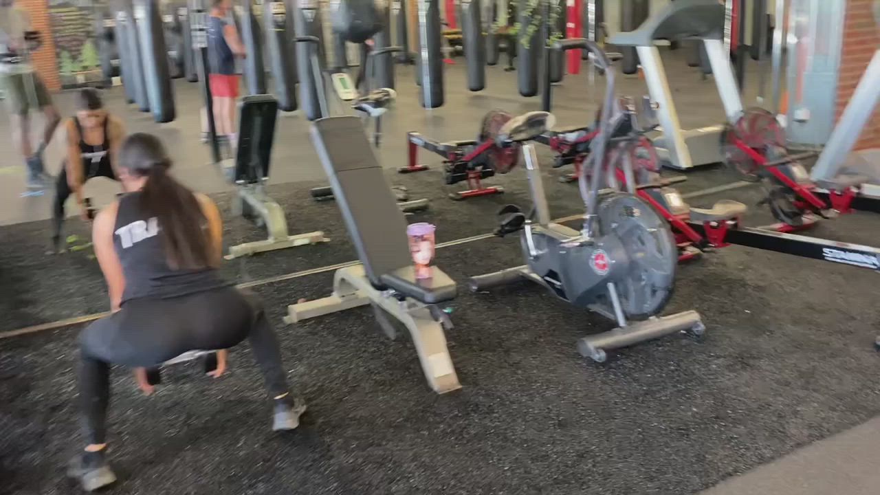 Sneaky gym deepthroat